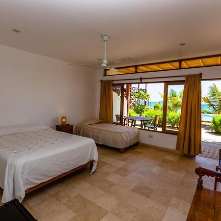 Balihai Bungalows Canoas de Punta Sal Luaran gambar