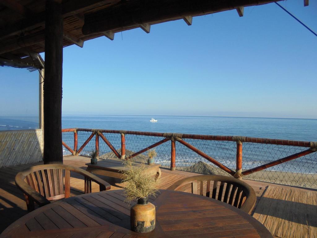 Balihai Bungalows Canoas de Punta Sal Luaran gambar