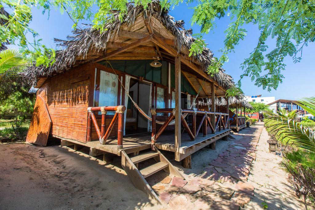 Balihai Bungalows Canoas de Punta Sal Luaran gambar