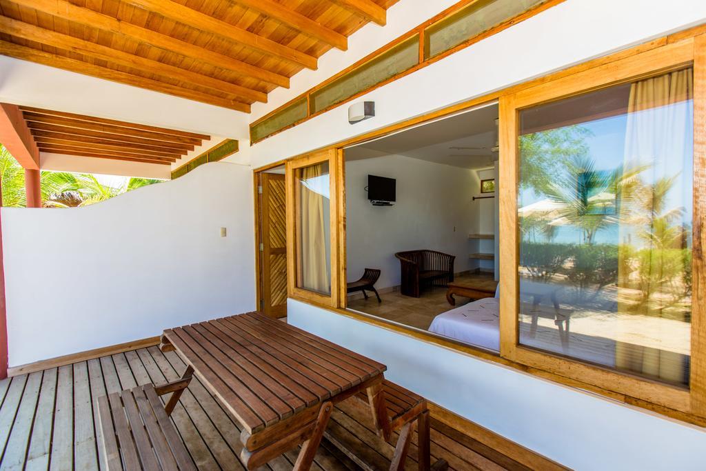 Balihai Bungalows Canoas de Punta Sal Luaran gambar