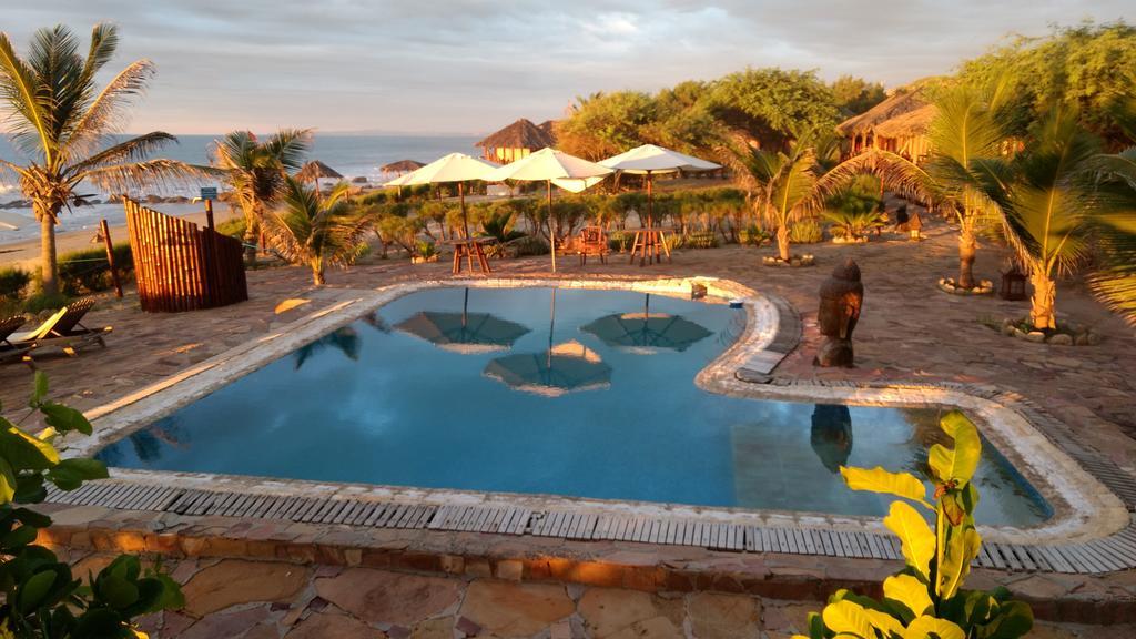 Balihai Bungalows Canoas de Punta Sal Luaran gambar