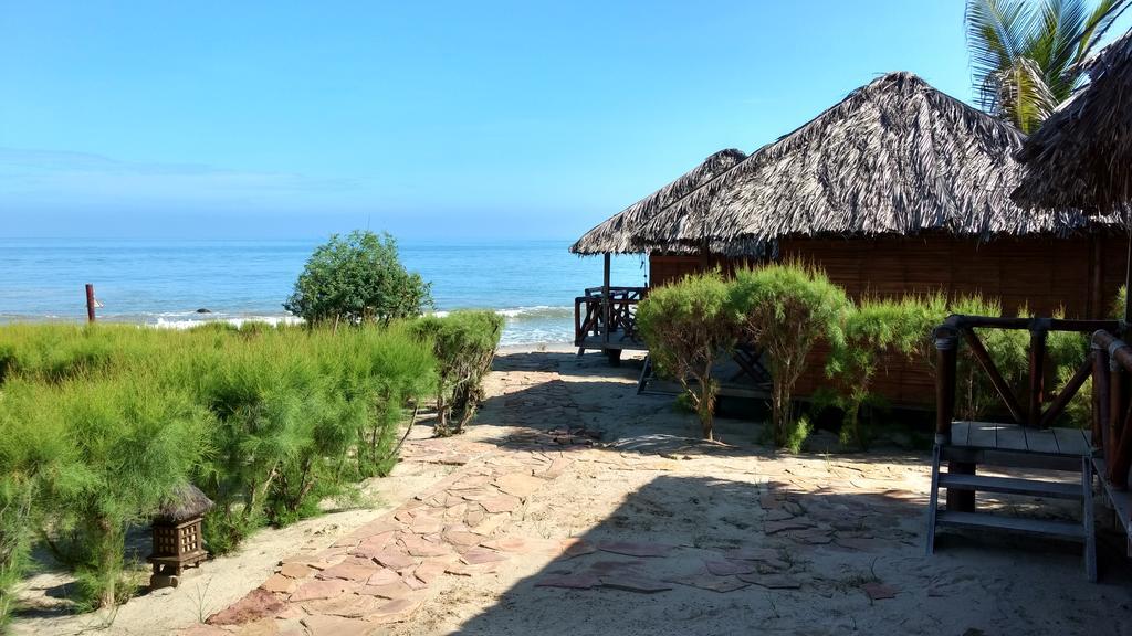 Balihai Bungalows Canoas de Punta Sal Luaran gambar