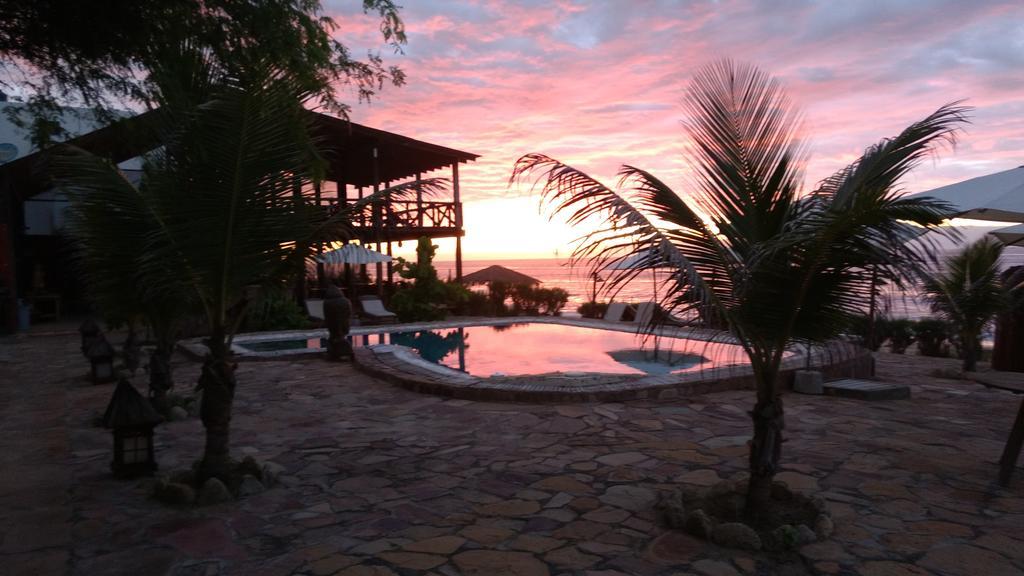 Balihai Bungalows Canoas de Punta Sal Luaran gambar