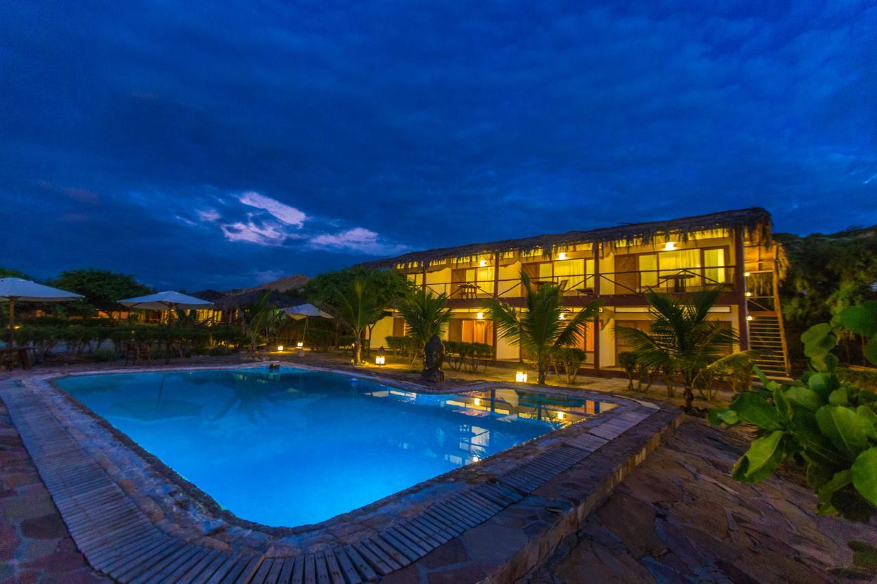 Balihai Bungalows Canoas de Punta Sal Luaran gambar