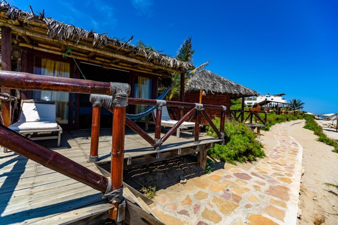 Balihai Bungalows Canoas de Punta Sal Luaran gambar