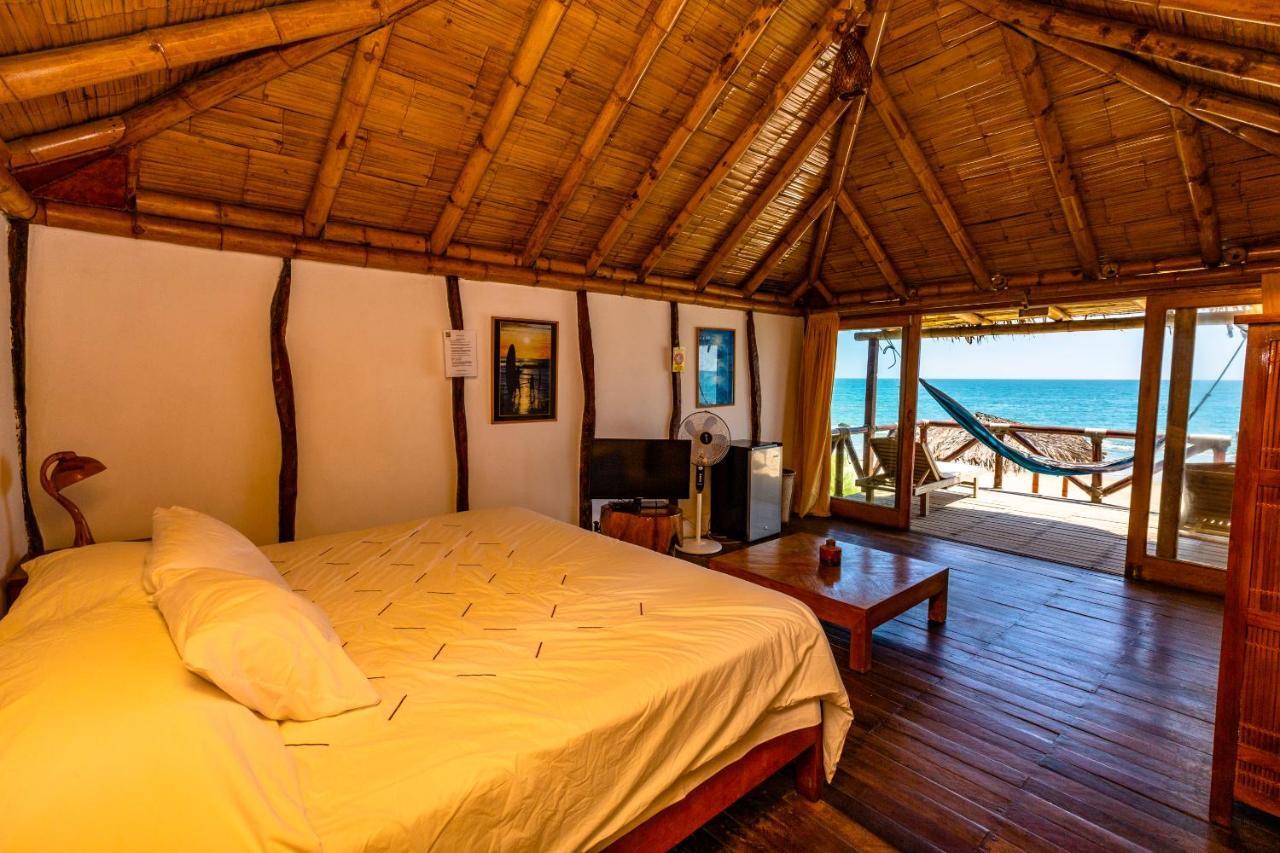 Balihai Bungalows Canoas de Punta Sal Luaran gambar
