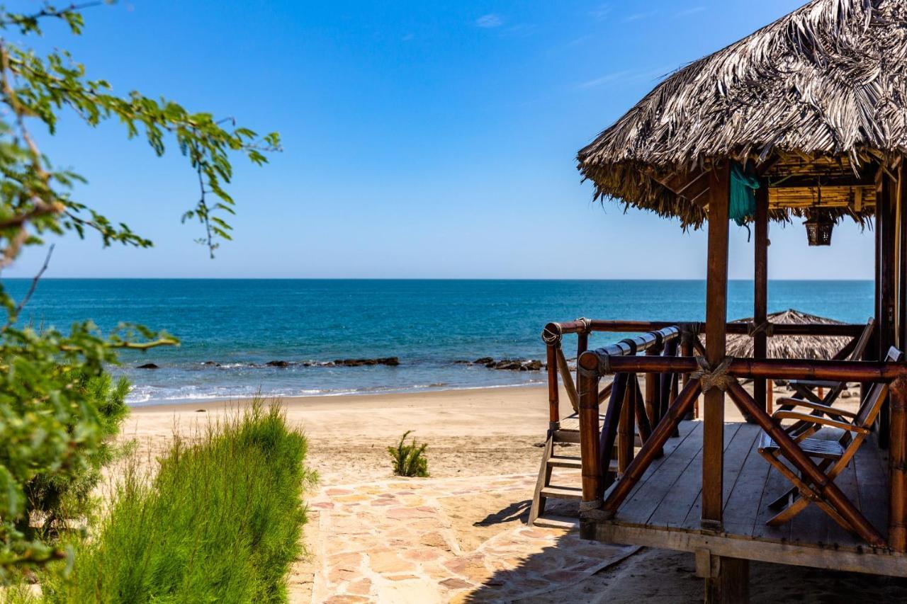 Balihai Bungalows Canoas de Punta Sal Luaran gambar