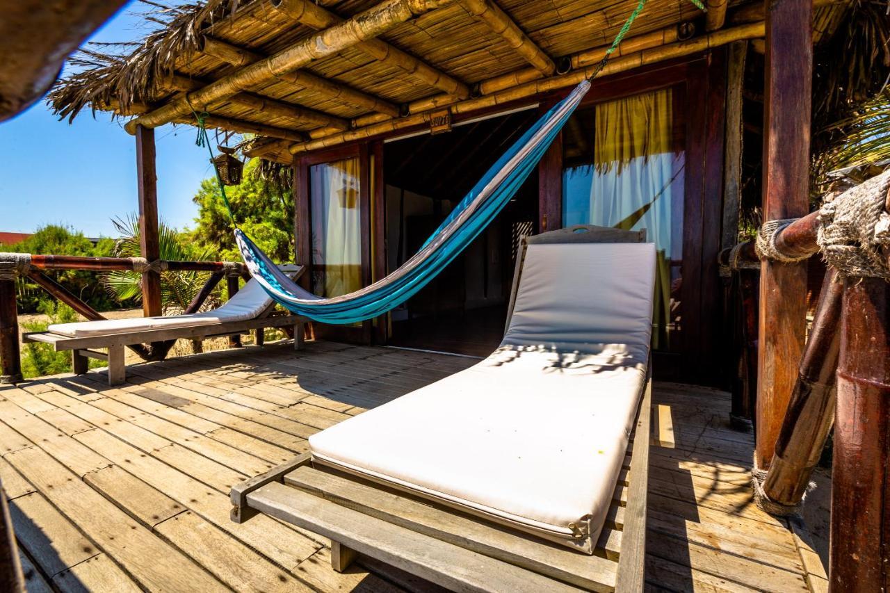 Balihai Bungalows Canoas de Punta Sal Luaran gambar